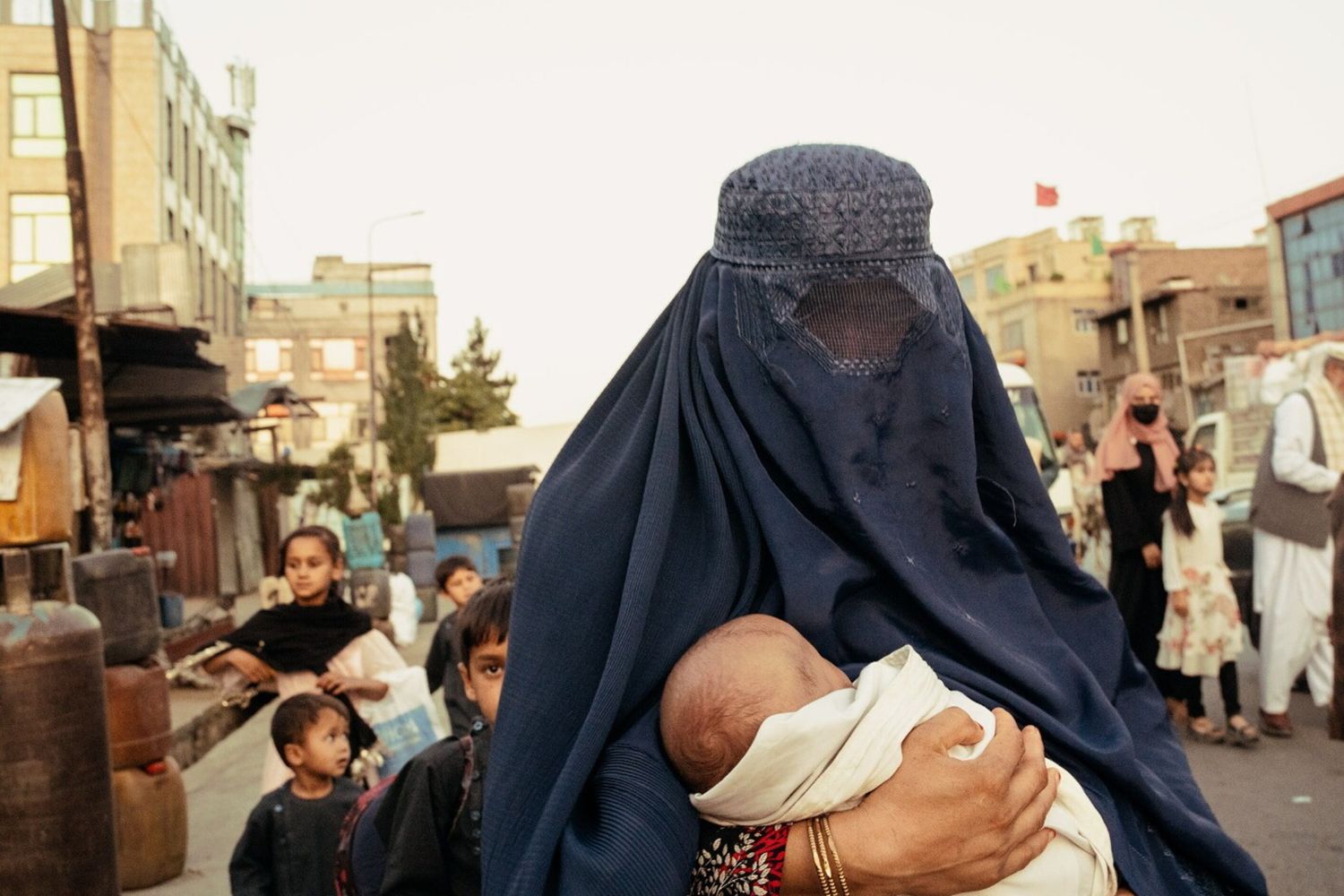 Afghanistan: la resistenza silenziosa delle donne invisibili spaventa i talebani