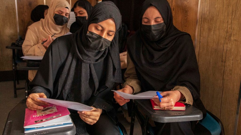 Afghanistan: la resistenza silenziosa delle donne invisibili spaventa i talebani