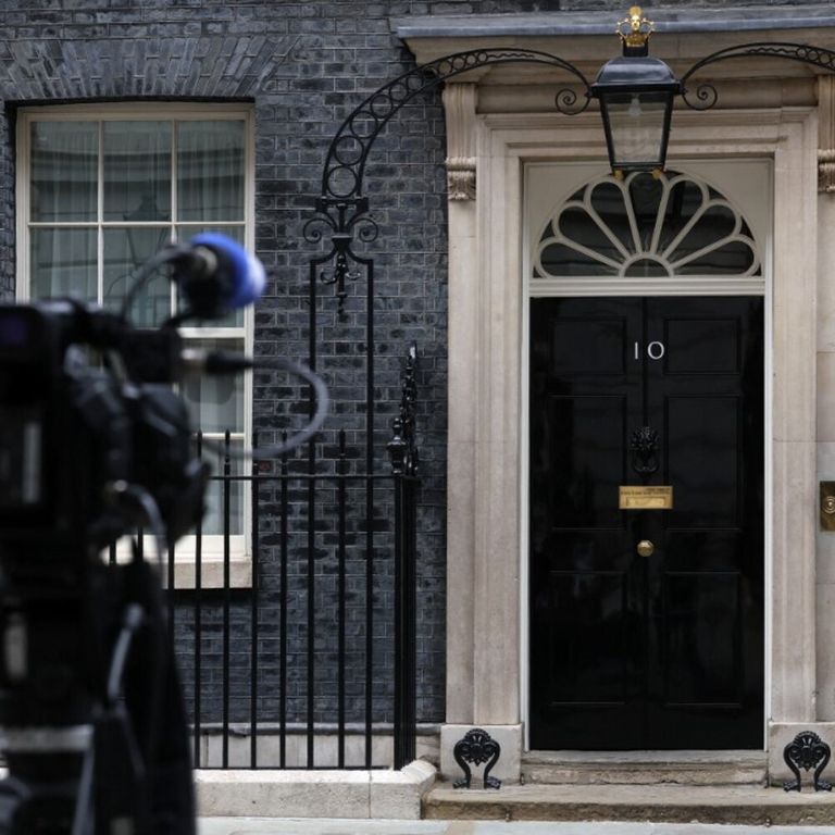 La porta di Downing Street numero 10, residenza ufficiale del Primo Ministro britannico