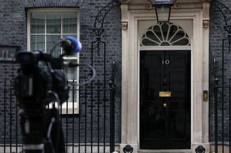 La porta di Downing Street numero 10, residenza ufficiale del Primo Ministro britannico