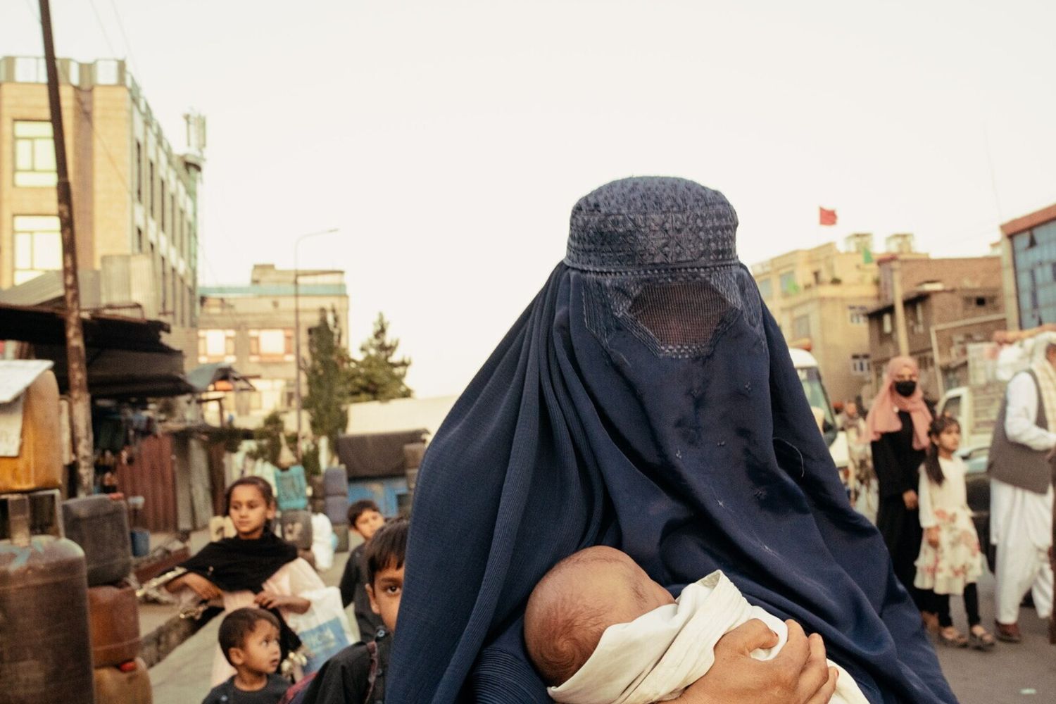 In Afghanistan, la resistenza silenziosa delle donne invisibili spaventa i talebani