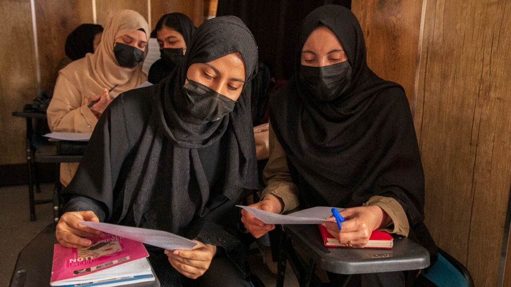 In Afghanistan, la resistenza silenziosa delle donne invisibili spaventa i talebani