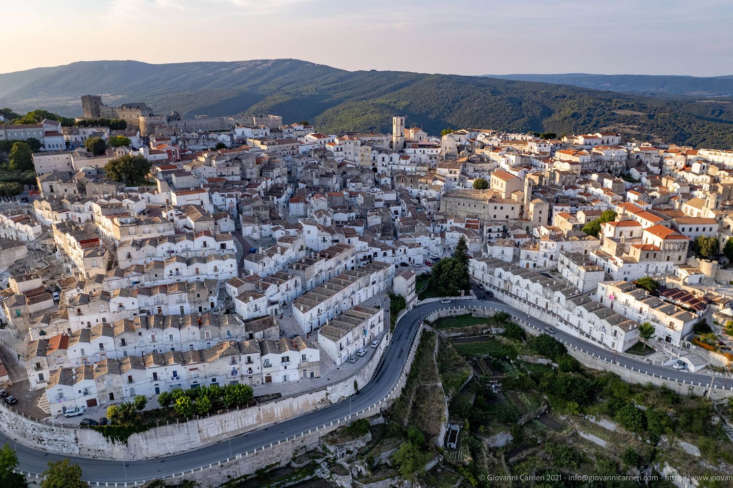 Monte Sant'Angelo celebra i suoi due Siti UNESCO: spiritualità, storia e natura protagoniste tra giugno e luglio