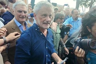 Gianni Alemanno lascia il carcere di Rebibbia