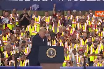 Trump balla 'Ymca' a un evento politico in Pennsylvania