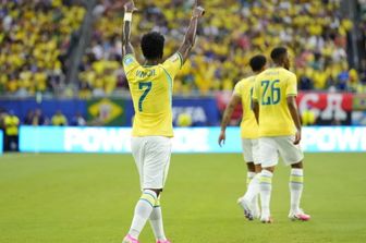 Vinicius esulta dopo il gol