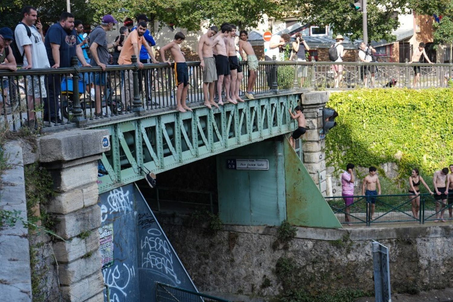 A Parigi troppi morti per il caldo. Il sindaco lancia l'allarme