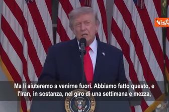 Trump: Iran vuole accordo a tutti i costi e presto lo faremo, prezzi del petrolio crollano
