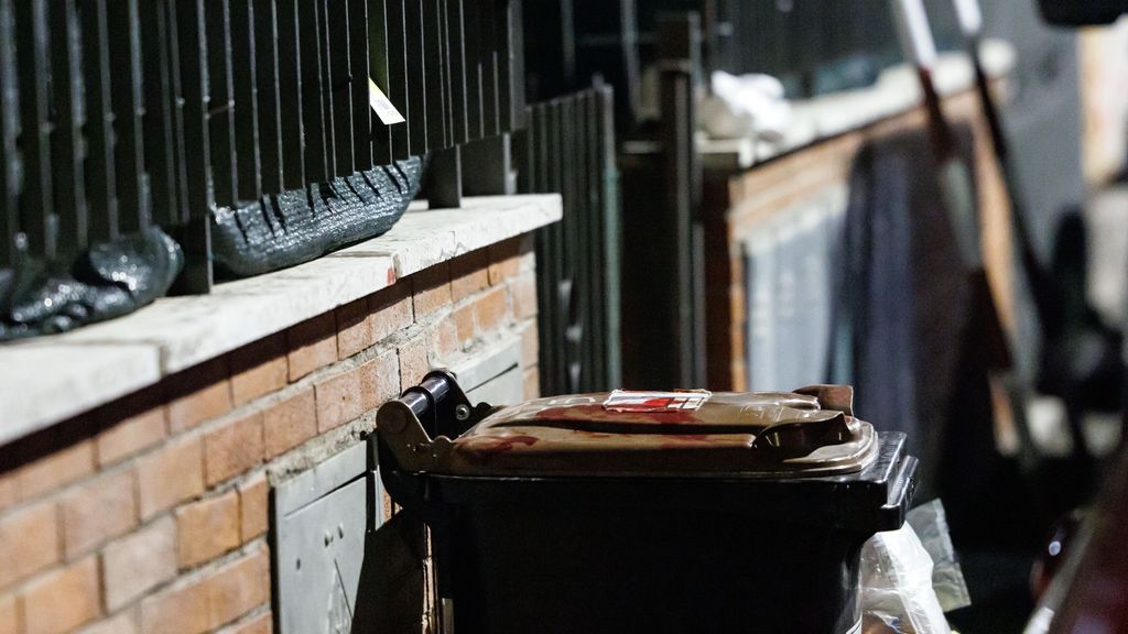 Roma, uccisi a coltellate padre, madre e una figlia. Killer in fuga