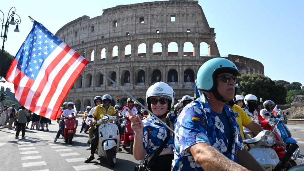 Le diecimila Vespe che hanno invaso il centro di Roma [VIDEO]