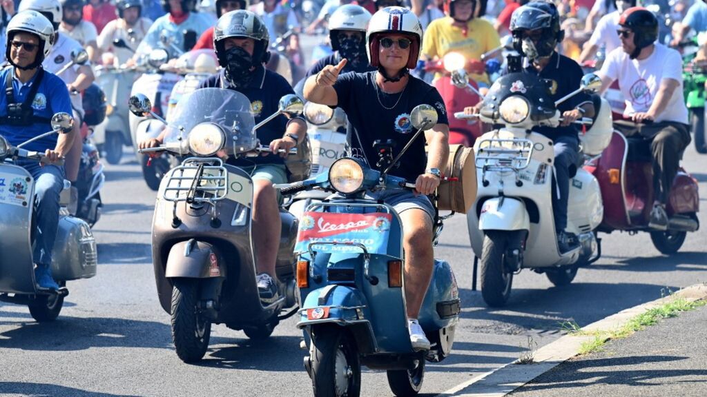 Le diecimila Vespe che hanno invaso il centro di Roma [VIDEO]