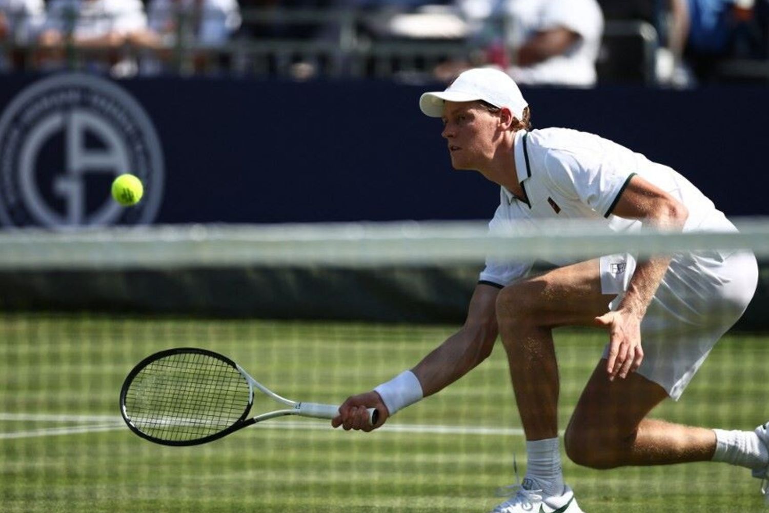 Jannik Sinner e  Cameron Norrie durante l’incontro di esibizione al torneo Giorgio Armani Tennis Classic, presso l'Hurlingham Club di Londra, il 24 giugno 2026
