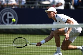 Jannik Sinner e  Cameron Norrie durante l’incontro di esibizione al torneo Giorgio Armani Tennis Classic, presso l'Hurlingham Club di Londra, il 24 giugno 2026