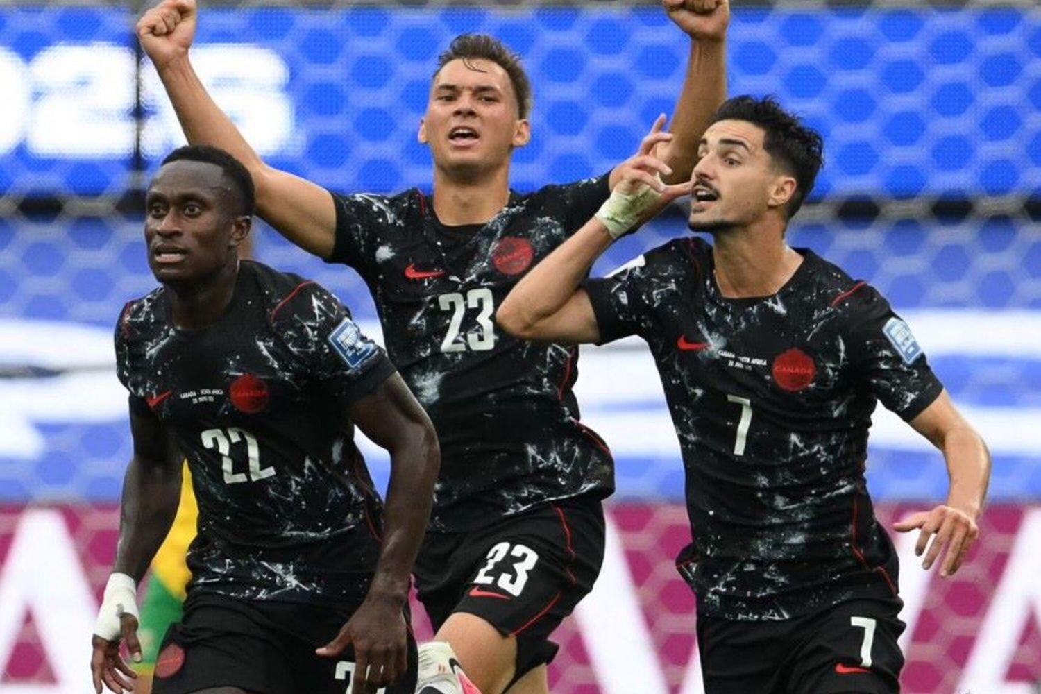 Il centrocampista canadese Stephen Eustaquio festeggia il gol decisivo contro il Sudafrica