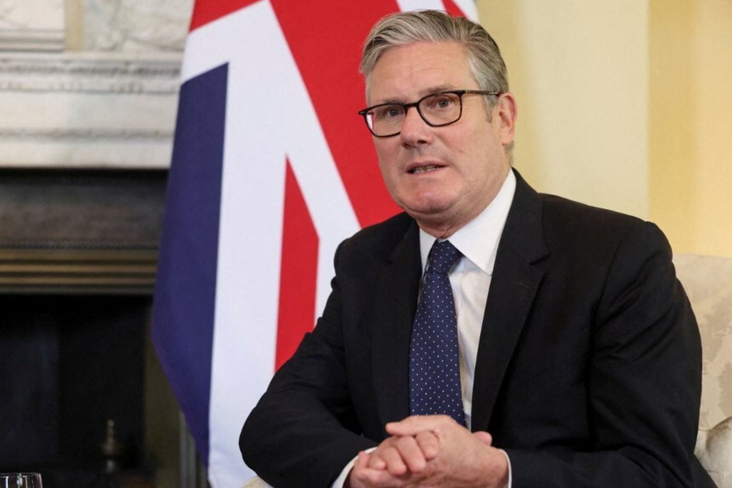 Il Primo Ministro britannico Keir Starmer annuncia le dimissioni
