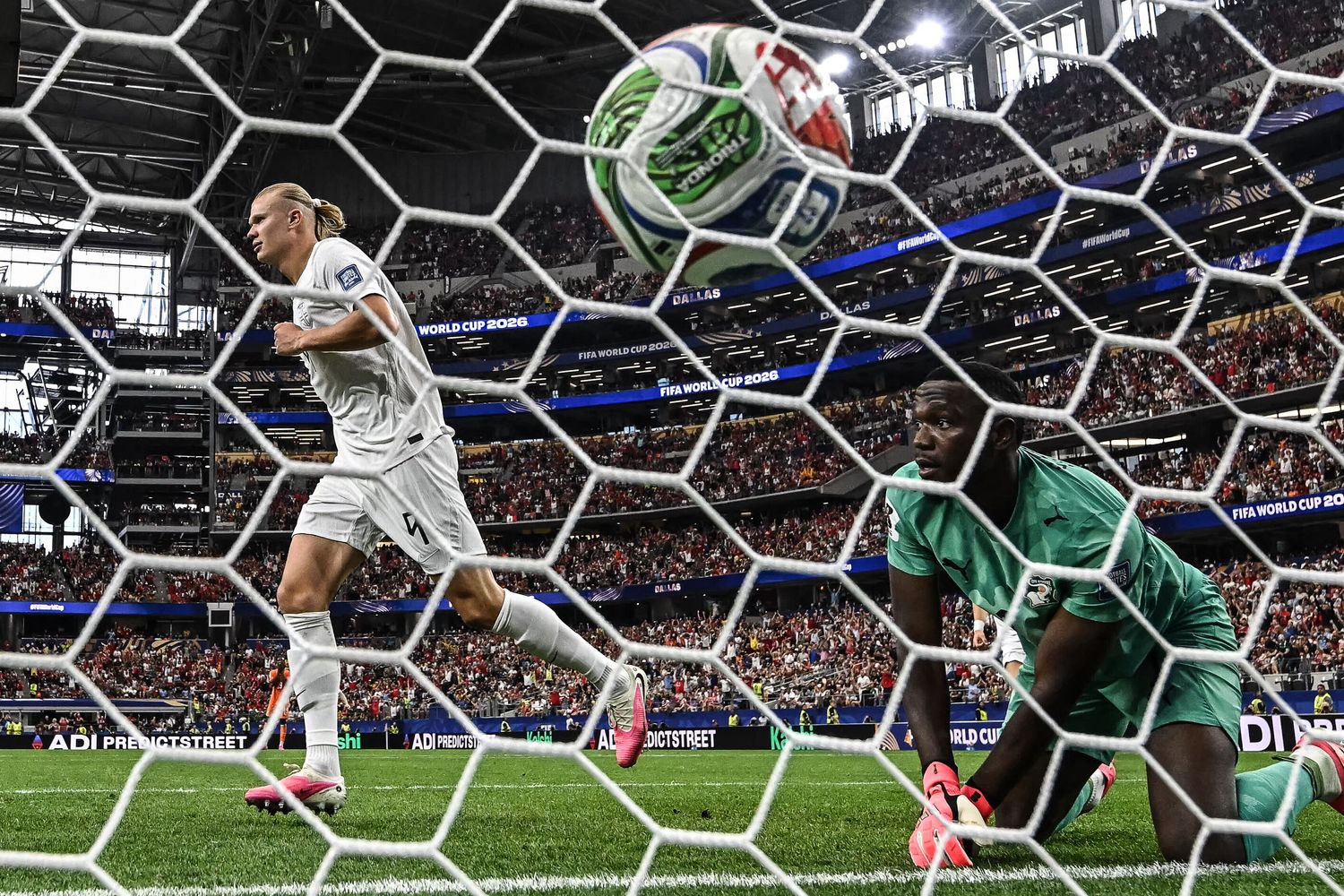 Erling Haaland segna il gol del 2-1 in Norvegia Costa d'Avorio