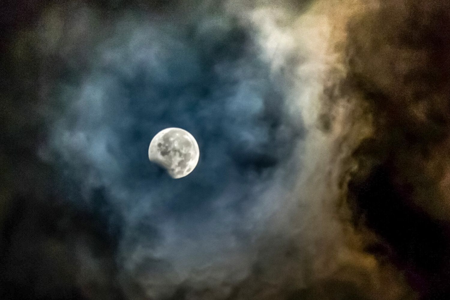 Sulla Luna potrebbe arrivare il pallone dei Mondiali