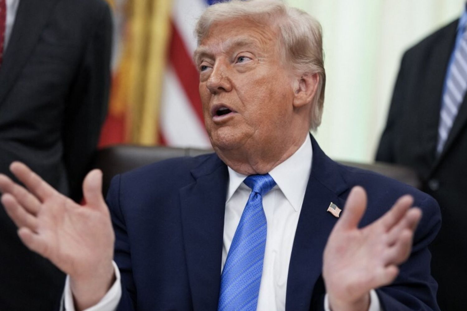 Trump: "Colpiremo con durezza l'Iran. L'accordo è fatto, devono solo firmarlo"
