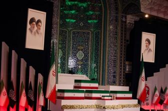 Il feretro di Ali Khamenei al Grand Mosalla di Teheran