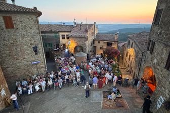 La piazza centrale di Tatti