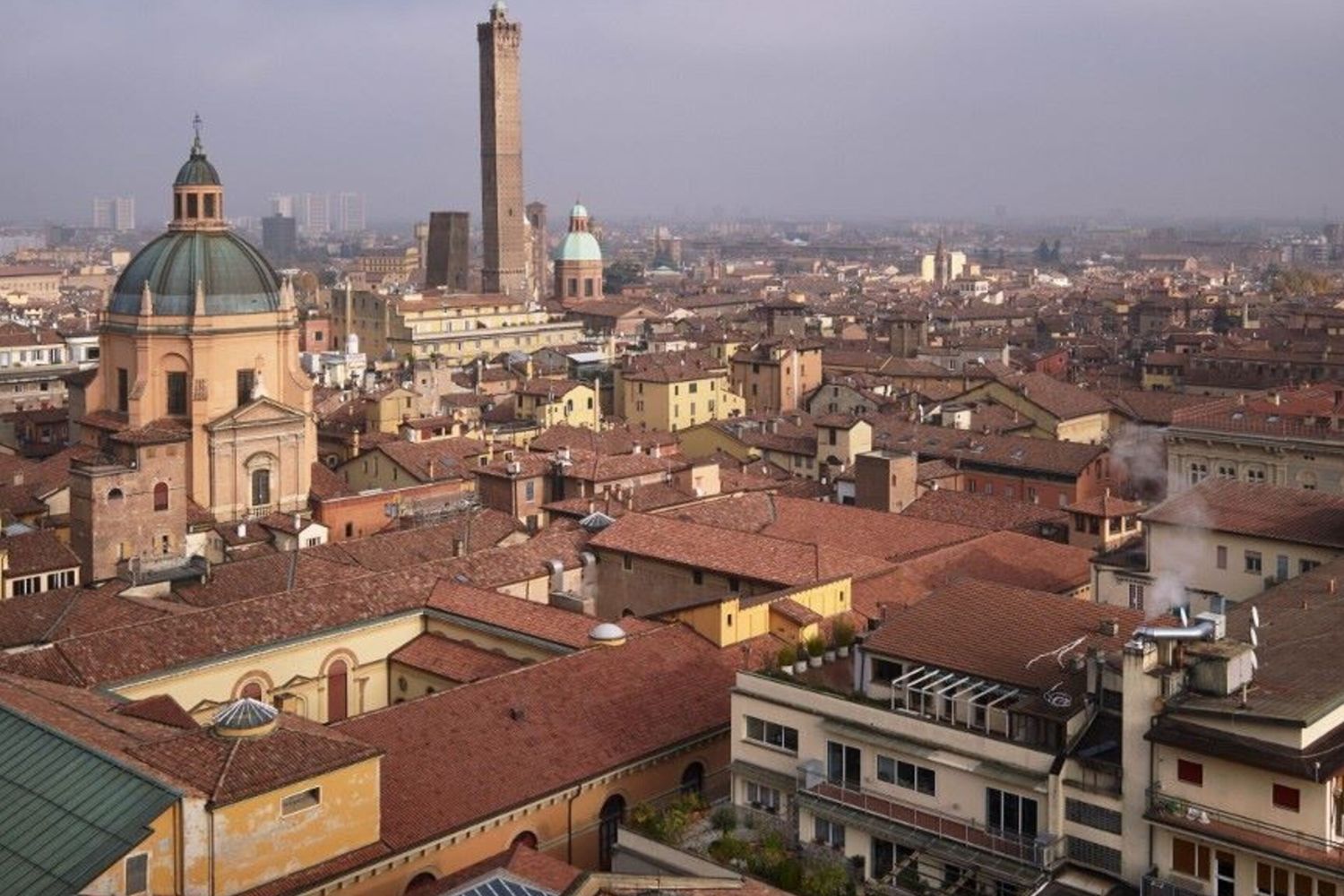 Foto dall'alto di Bologna