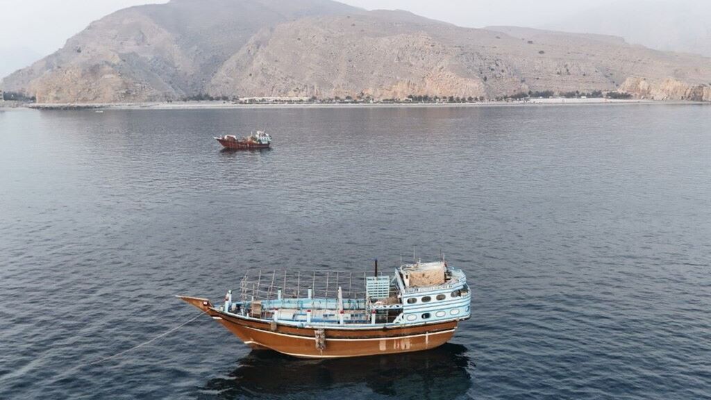 Navi al largo della penisola di Musandam, nell'Oman settentrionale, vicino allo Stretto di Hormuz  - 27 giugno 2026
