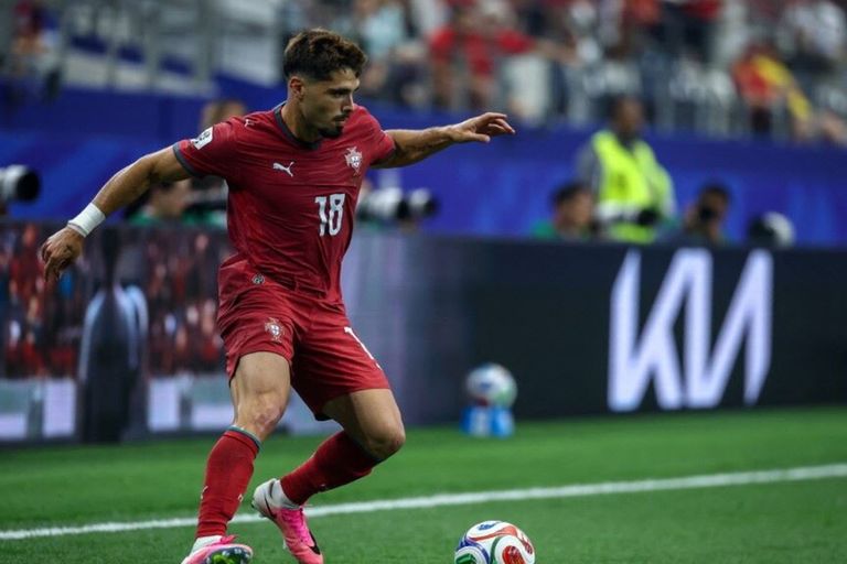 Il calciatore Pedro Neto