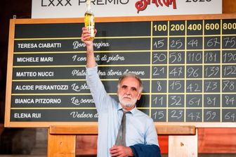 Michele Mari festeggia il Premio Strega 2026