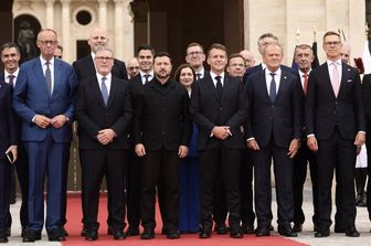 I leader dei 37 Paesi 'volenterosi' a Parigi