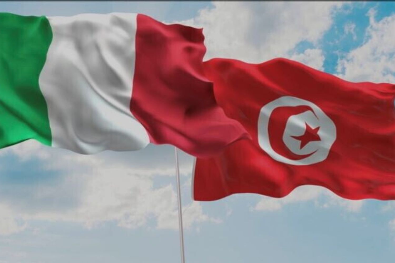 Les drapeaux d'Italie et de Tunisie