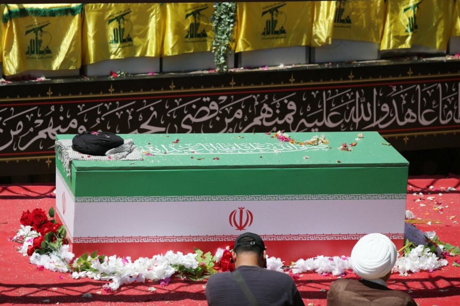 Khamenei sfida Trump: "L'Iran e i suoi alleati hanno in serbo per gli Usa lezioni indimenticabili"