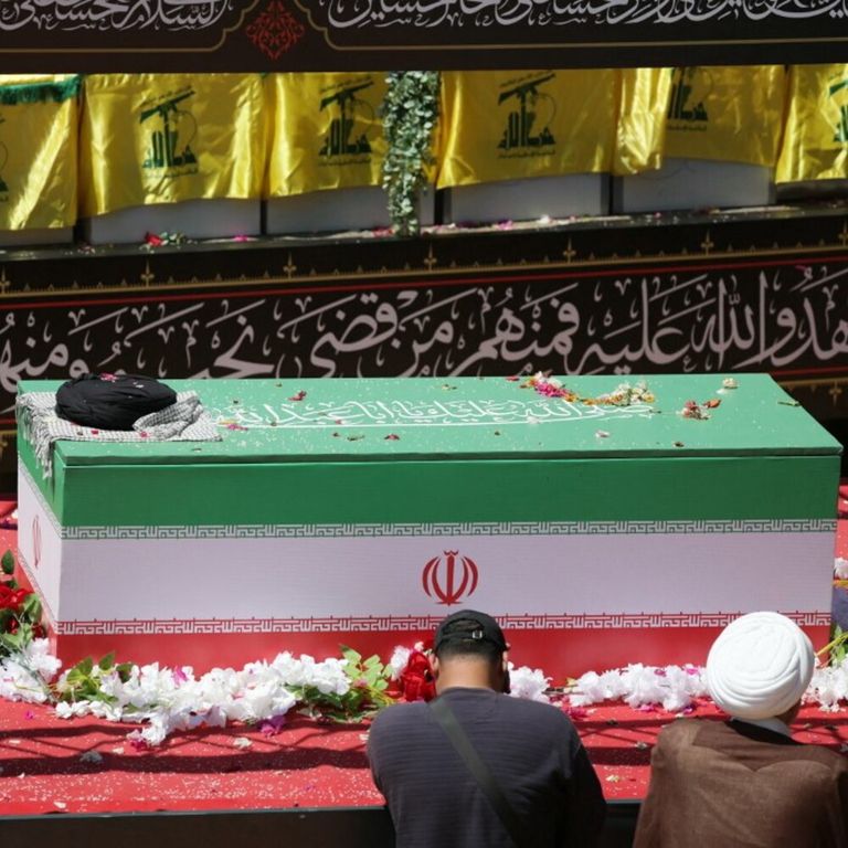 Khamenei sfida Trump: "L'Iran e i suoi alleati hanno in serbo per gli Usa lezioni indimenticabili"