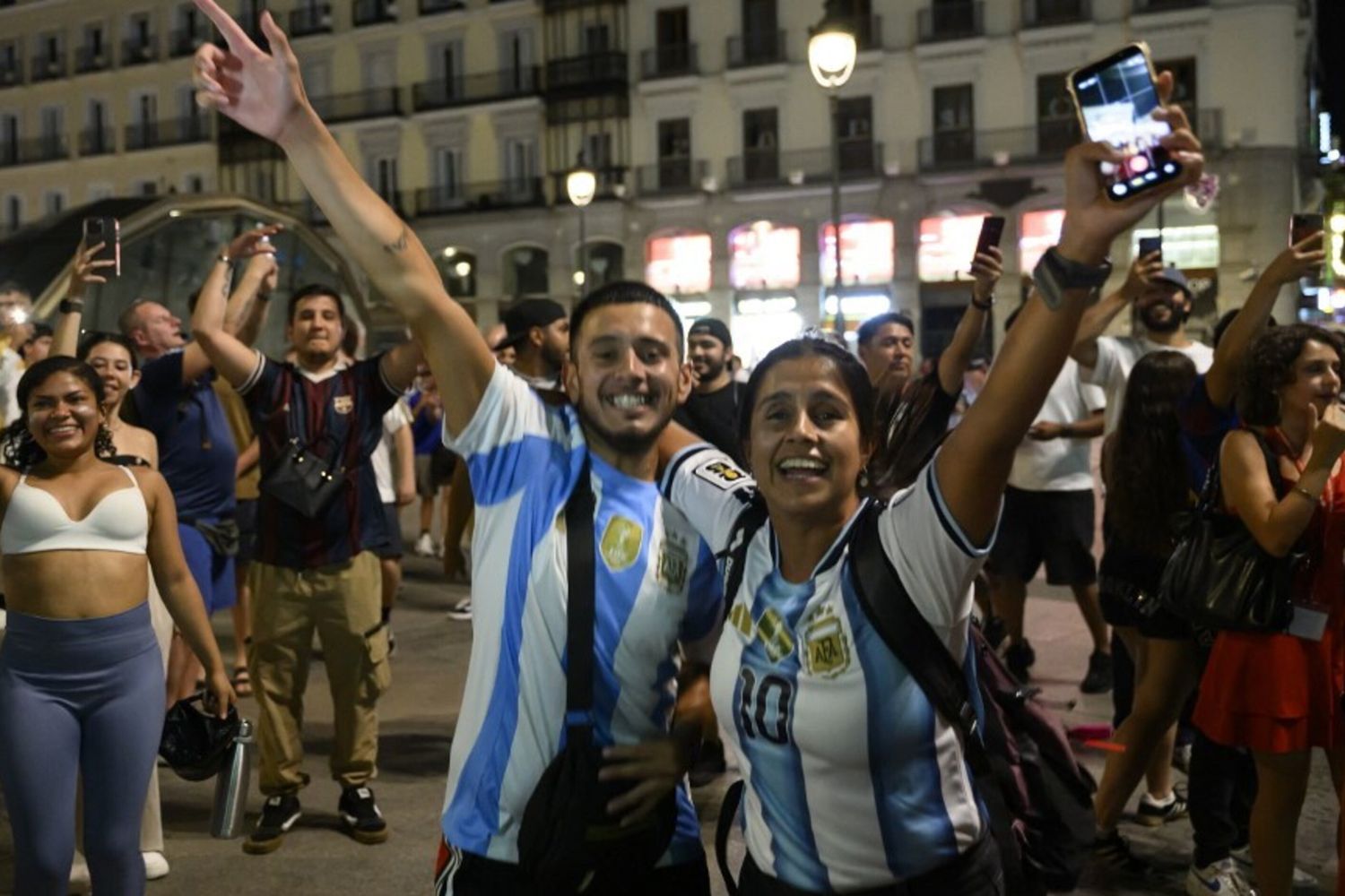 Appelli al rispetto e alla calma, finale dei Mondiali speciale per gli argentini in Spagna