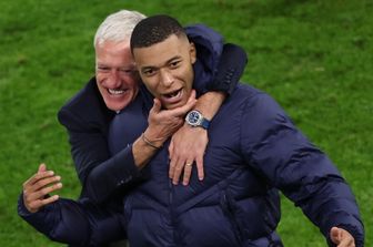 L'omaggio di Mbappè a Deschamps: "Avremmo dovuto darti un finale migliore"