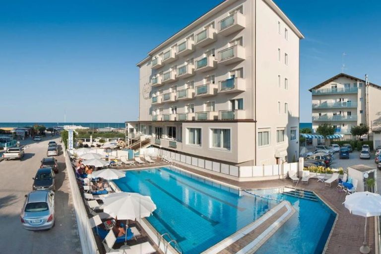 Bimba di 4 anni annegata in piscina, indagato il padre