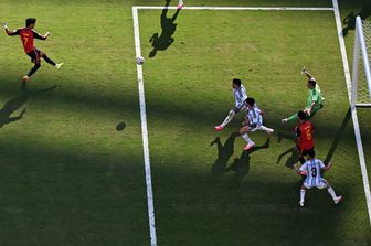 Ferran Torres segna il gol dell'1-0 per la Spagna