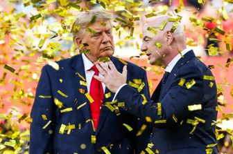Trump e Infantino sul palco, i buu del pubblico fanno salire i decibel da 78 a 84