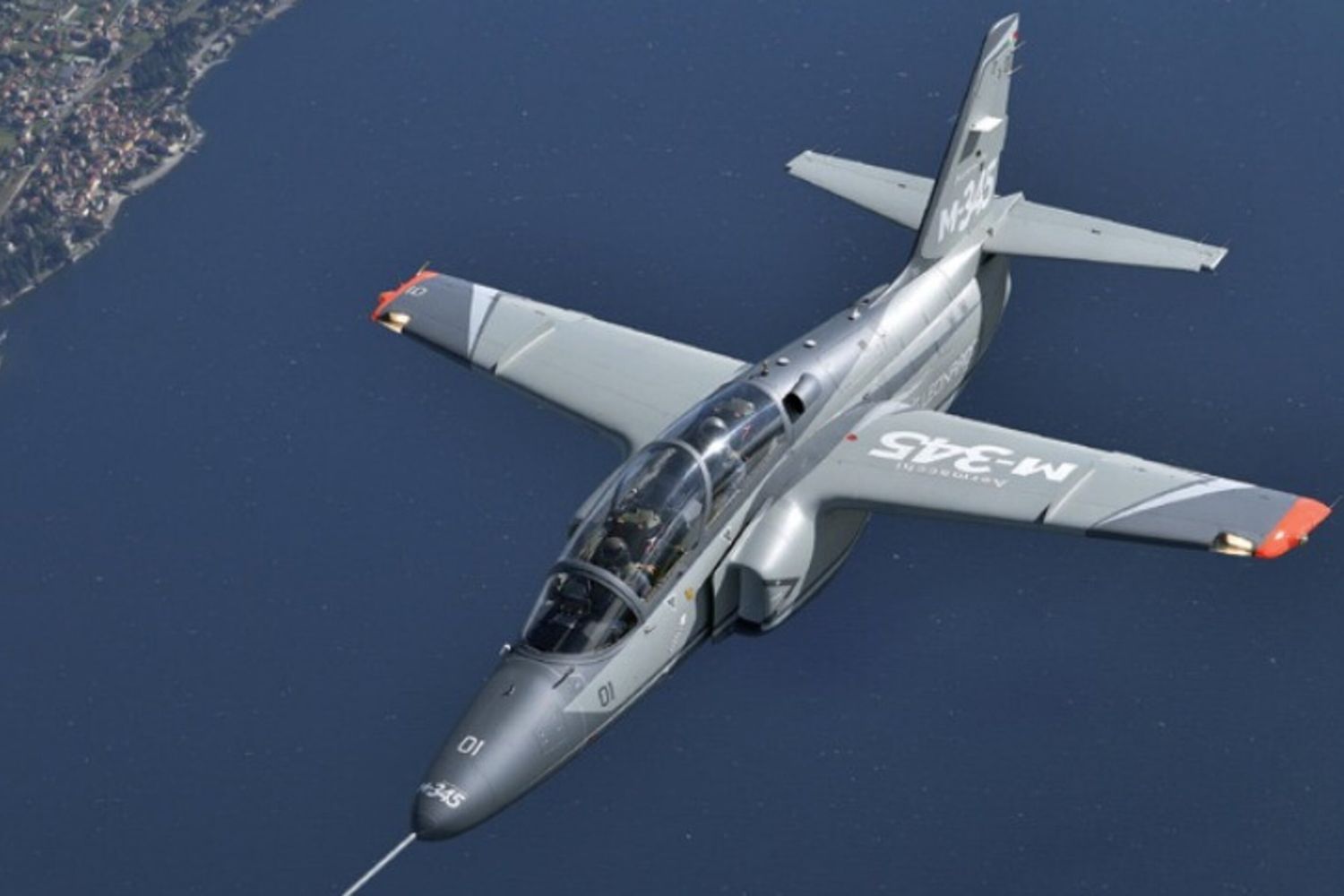 Il nuovo velivolo militare M-345 di Leonardo al Farnborough Air Show