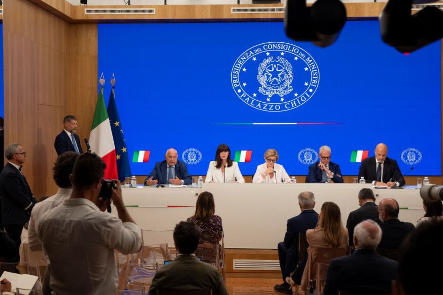 La conferenza stampa a Palazzo Chigi dopo il Cdm del 23 luglio 2026
