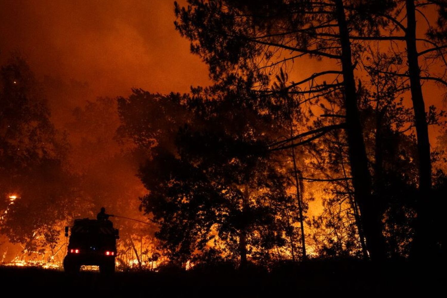 Francia, Cap-Ferret devastata dagli incendi