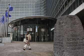 Gli Usa impongono nuovi dazi all'Ue