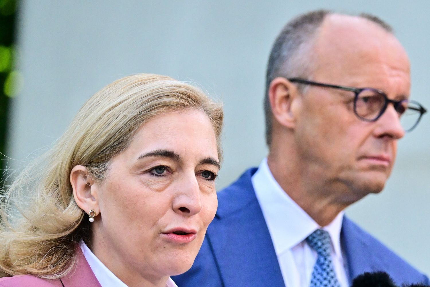 Nina Warkern e il cancelliere tedesco Friedrich Mertz