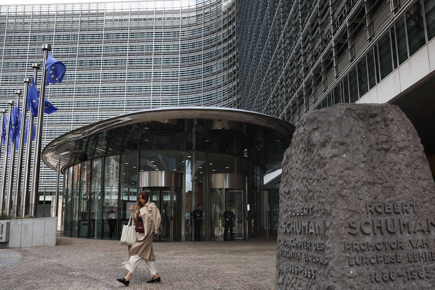 Gli Usa impongono nuovi dazi all'Ue