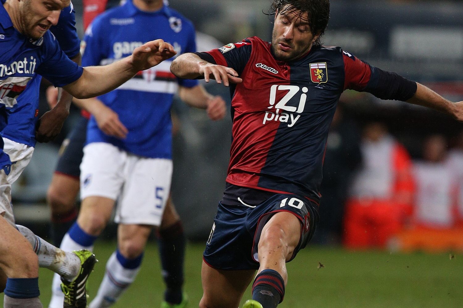 Gli ex calciatori Sculli e Pepe indagati per falso e tentata estorsione