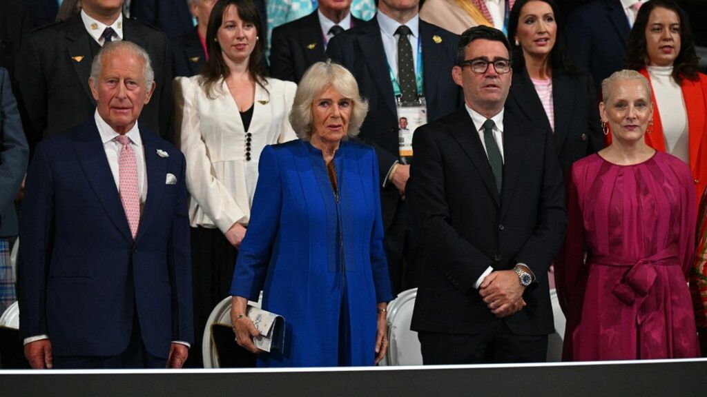 L'esordio con il 'mollettone' della nuova first lady britannica