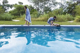 Bambini in piscina