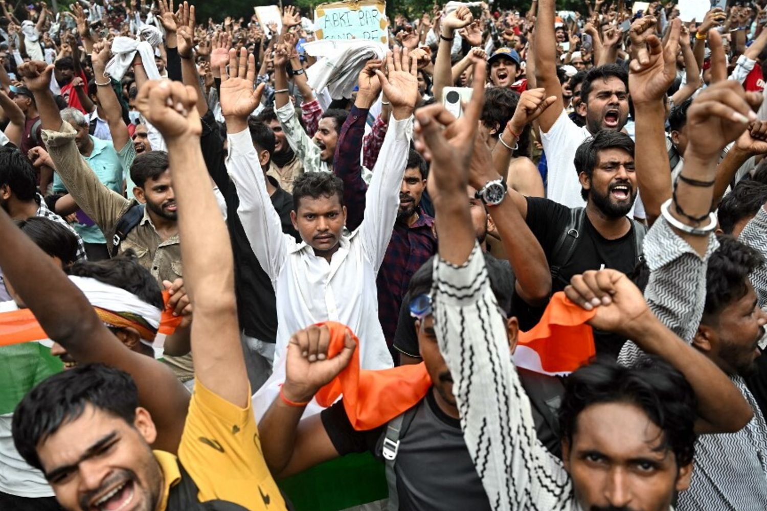 India, si dimette il ministro dell'Istruzione dopo le proteste degli 'scarafaggi'
