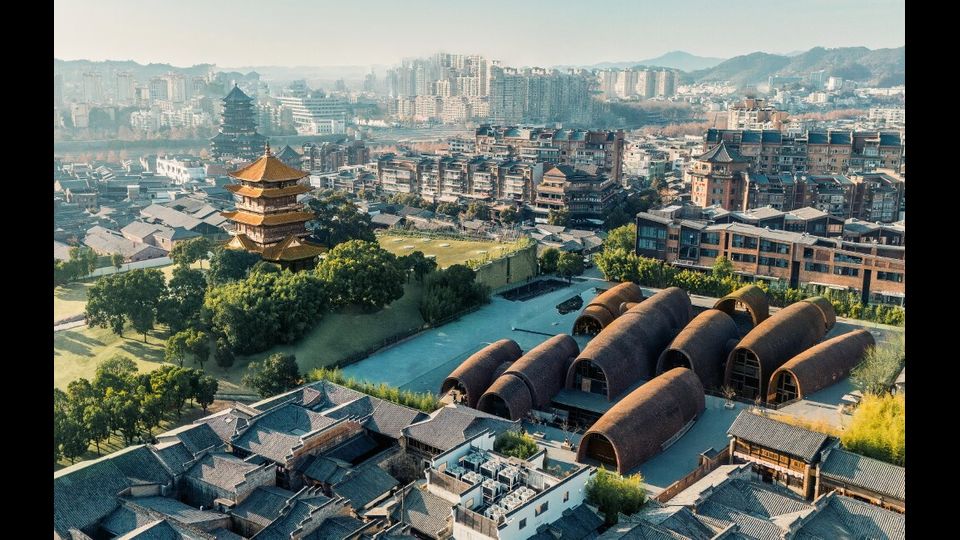 Sito di produzione artigianale di porcellana di Jingdezhen, in Cina