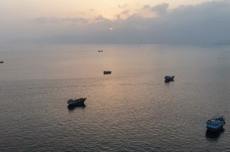 Navi che attraversano lo Stretto di Hormuz