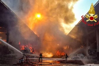 Incendio nel Milanese